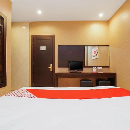 Hotel Istana Permata Ngagel à Sorabaya Extérieur photo