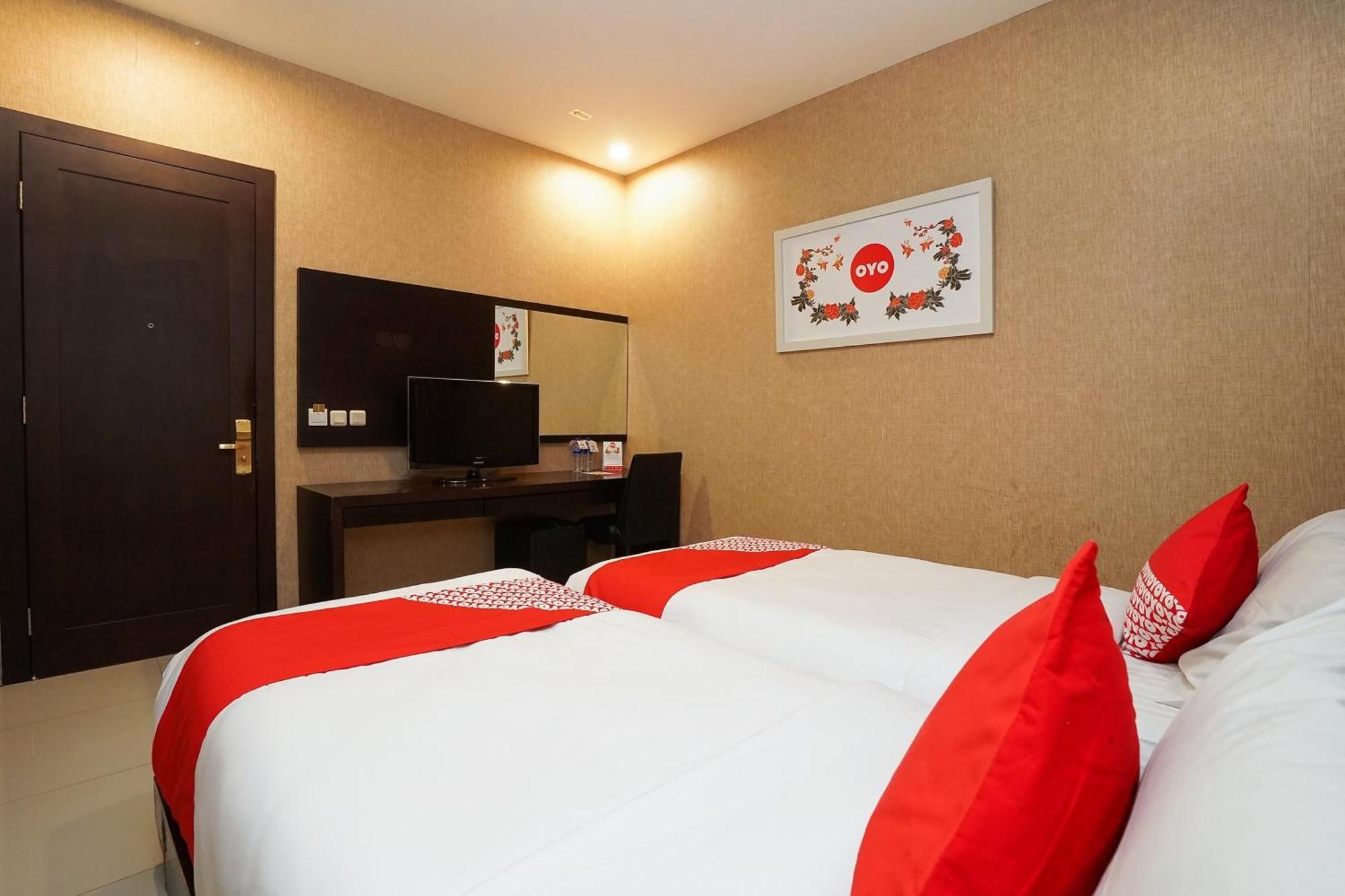 Hotel Istana Permata Ngagel à Sorabaya Extérieur photo
